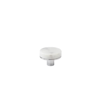 Balto marmuro rankenėlė Ø32mm baltame fone