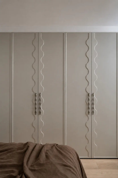 Banguota nerūdijančio plieno spalvos baldų rankenėlė 272mm